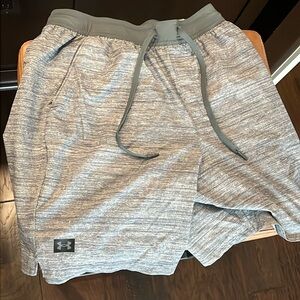 Under Armor men’s lined shorts